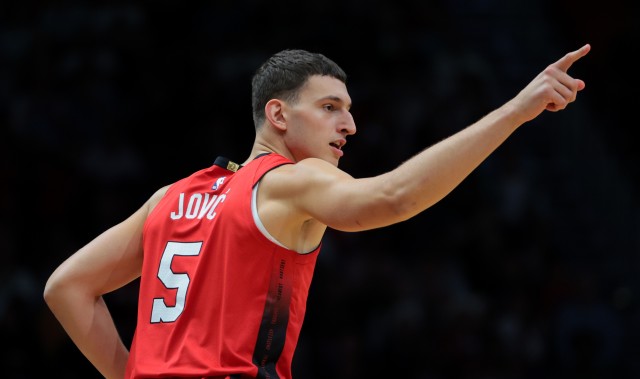 维金斯：我们都清楚约维奇的实力 他能打任何位置天赋太出众了