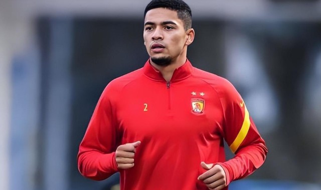 足球投注活动-意外！球迷越不看好他俩踢申花主力，斯卢茨基越要坚持让两人首发