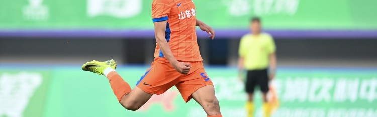 五大联赛-泰山带刀后卫！20岁彭啸在中乙曾3场梅开二度，本场凌空爆射破门