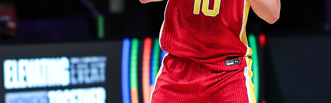 媒体人：王俊杰值得更多尊重&amp;他是青少年的榜样 踏实打球&amp;无花边